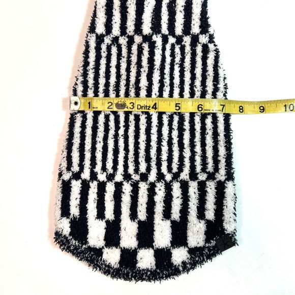 Barefoot Dreams Cozy Chic Abstract Check Dog
Sweater Size Small - Picture 15 of 16